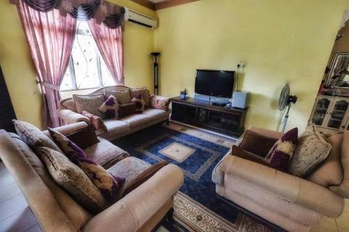 B&B Seremban - Homestay Jasmin Indah, Senawang (free wifi) - Bed and Breakfast Seremban