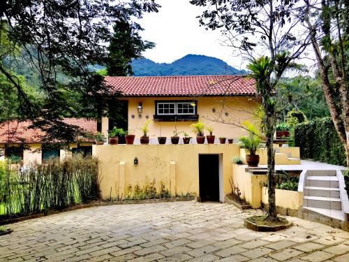 Zunanjost, Fachoalto Budget in Fazenda Inglesa