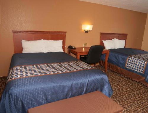 Hollow Inn and Motel - image 6