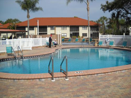 Swimming pool, Luxury Shorewalk Water Front 2 Bedroom 2 Bathroom 3Mins IMG 5 Mins Beach in South Bradenton