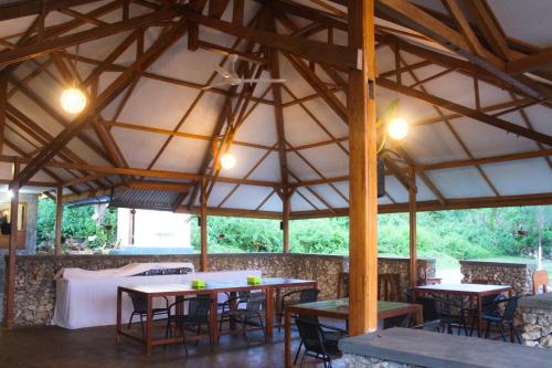 Restorāns, Nirwana Buton Villa in Baubau