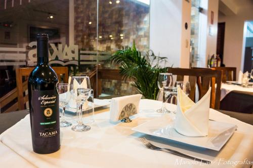 Ресторан, El Puerto Hotel in Пакасмайо