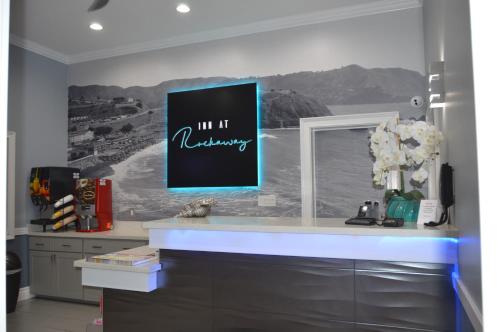 Lobby, Inn At Rockaway in Pacifica