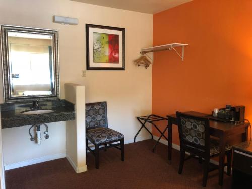 阿羅約鄉村旅館 (Arroyo Village Inn) in 大阿羅約