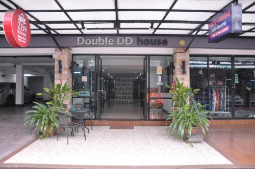 Double DD House at MRT Sutthisarn, Бангкок