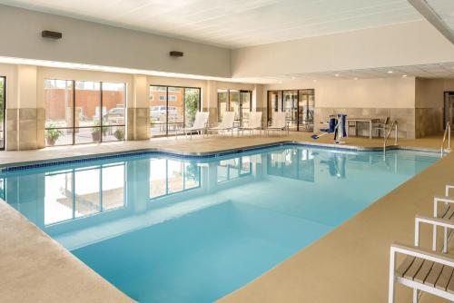 Country Inn & Suites by Radisson, La Crosse, WI