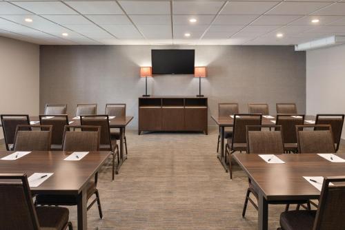 Country Inn & Suites by Radisson, La Crosse, WI