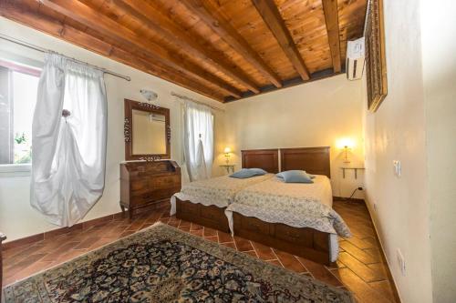 2 twin beds