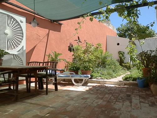  Tavira Townhome with private Garden, Unterkunft in Tavira