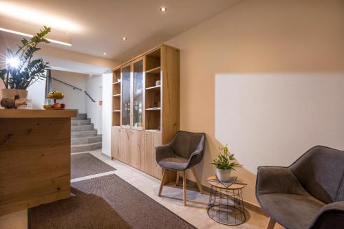 Előcsarnok, Beim Rohrer in Rattenbach