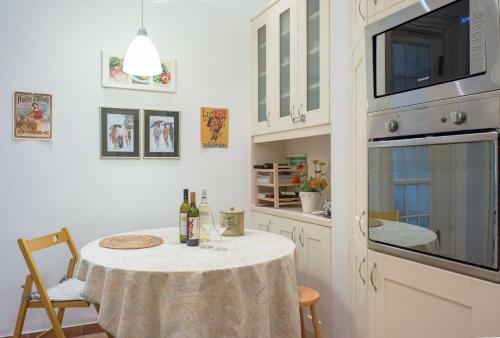 1930's neoclassical apt in the heart of Athens
