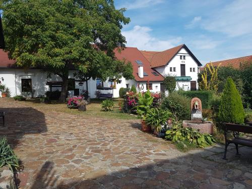 ห้องอาหาร, Hostinec Selský dvůr (Hostinec Selsky dvur) in ซบีโร