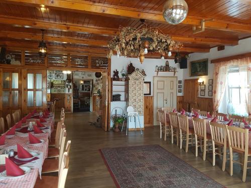 ห้องอาหาร, Hostinec Selský dvůr (Hostinec Selsky dvur) in ซบีโร