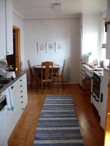 Konyha, Stora Bjornstugan in Laisvall