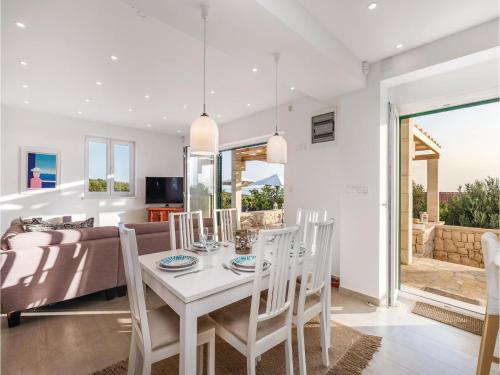  Five-Bedroom Holiday Home in Dabovi Stani in Borovići