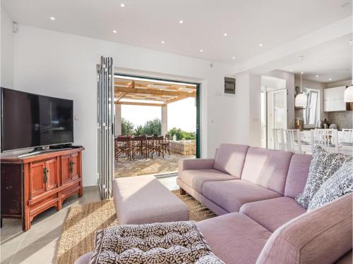  Five-Bedroom Holiday Home in Dabovi Stani in Borovići