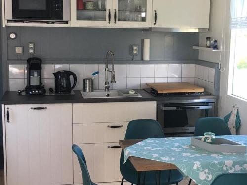 ห้องครัว, Beach Chalet am Wasser Nr. 169 in มีเดมบลิก