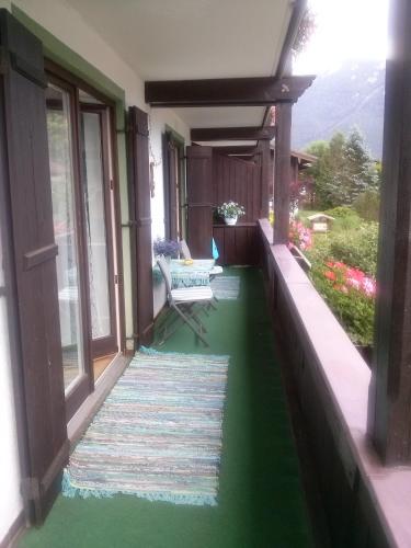 Apartment with Mountain View