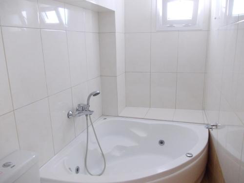Double Room with Spa Bath image 3