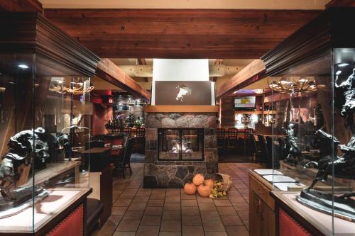 Restaurant, The Falls Hotel & Inn in Niagara Falls
