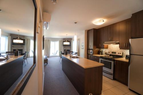 廚房, Condos Château-Bromont (Condos Chateau-Bromont) in 布羅蒙