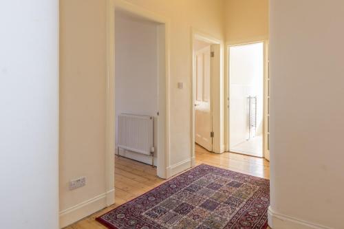 Menzies Apartments - image 13