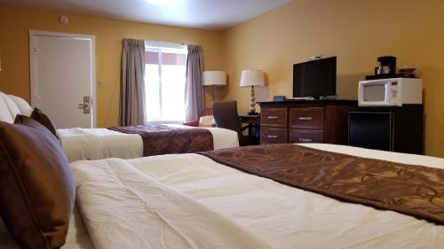 Forks Motel Ideally located in the Forks area, Forks Motel promises a relaxing and wonderful visit. The property features a wide range of facilities to make your stay a pleasant experience. Service-minded staff w