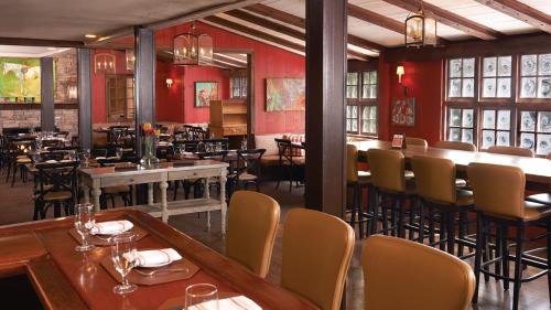 Three Village Inn - 레스토랑
