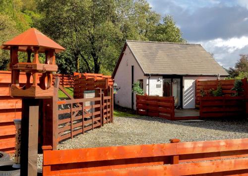 The Wee Ludging Cottage, Rashfield, by Dunoon - Accommodation