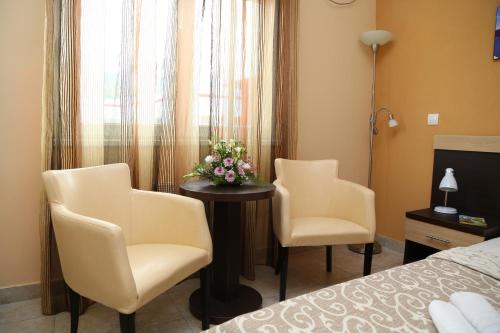 Hotel Play - image 9