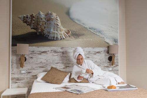 Hotel Life - main image