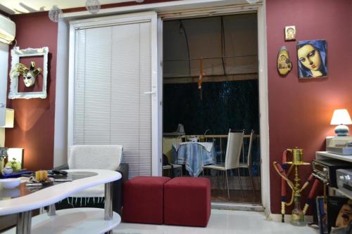 Retro residence
