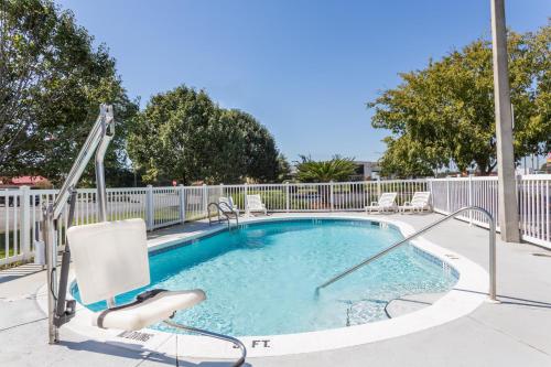 Microtel Inn & Suites Marianna - image 5