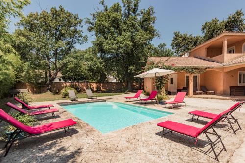 5 bedrooms, 6 beds