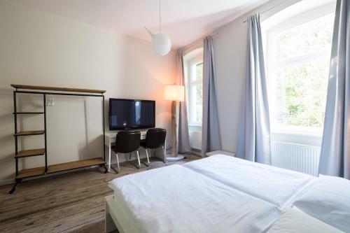 room detail thumbnail 1
