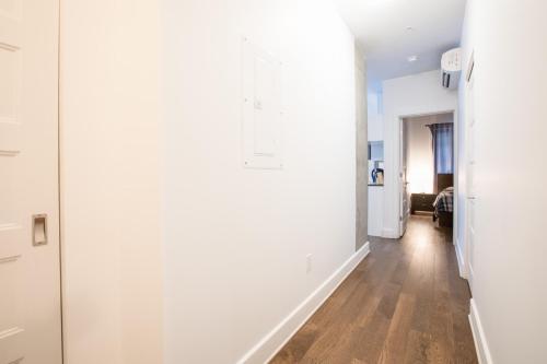 Sunny apartment in Quartiers des Spectacles !!!