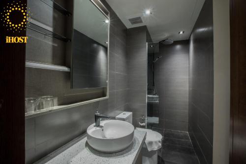 Expressionz 48th floor Sky Pool