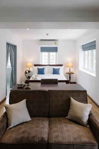 room detail thumbnail 0