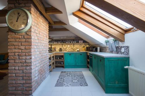 Old Town Boho-Chic Attic with Hanging Chair - image 8