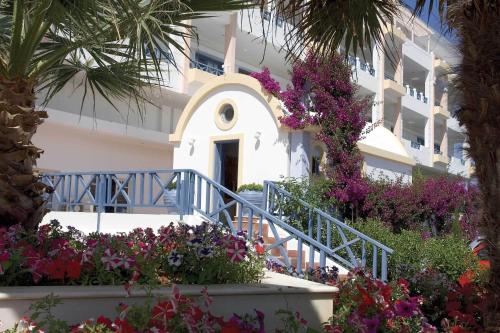 Serita Beach Hotel - image 6