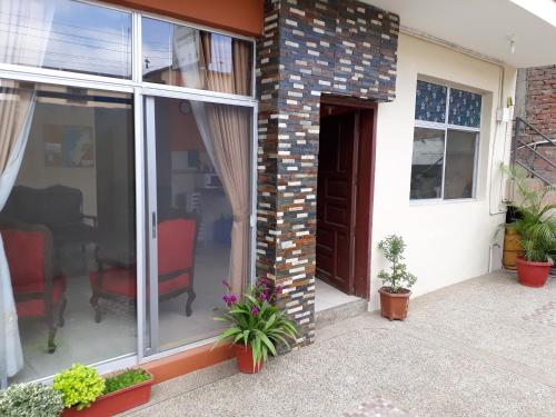 المرافق, Hostal El Naufrago 1 in مانتا