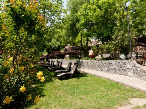 Fener Motel Stop at Fener Motel to discover the wonders of Sile. The hotel offers a high standard of service and amenities to suit the individual needs of all travelers. All the necessary facilities, including fr