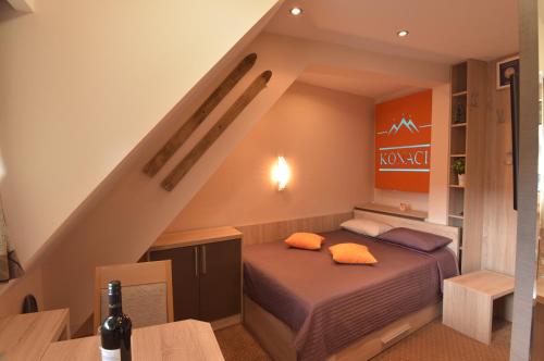 Apartment with Mountain View