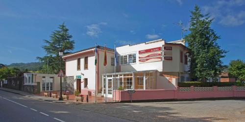 Hotel Alvaro frente Palacio-Museo Selgas