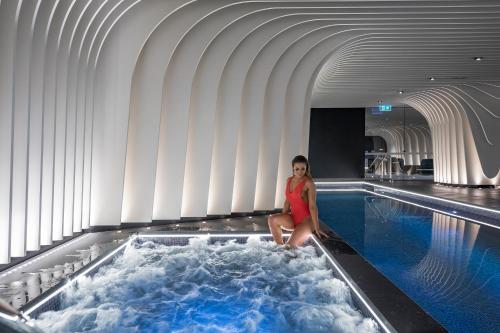 SKYE Suites Sydney - image 11
