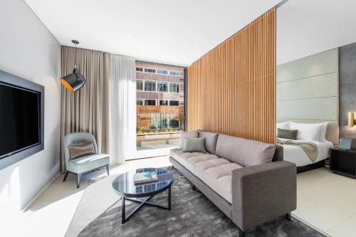 SKYE Suites Sydney - image 14