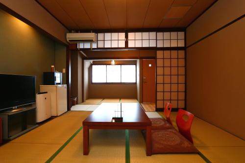 Kafutei Located in Yamaga, Kafutei is a perfect starting point from which to explore Kumamoto. Featuring a satisfying list of amenities, guests will find their stay at the property a comfortable one. All the 
