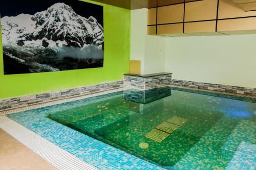 Retro Hotel and Spa