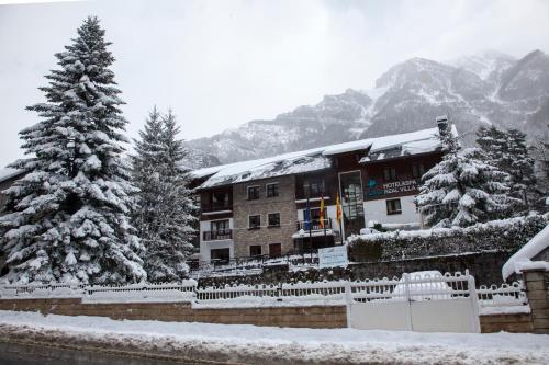 Canfranc-Estación Hotels