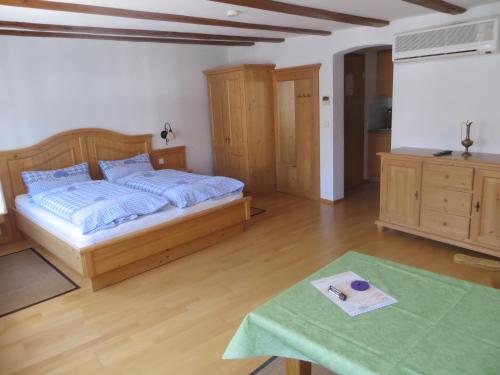 1 queen bed